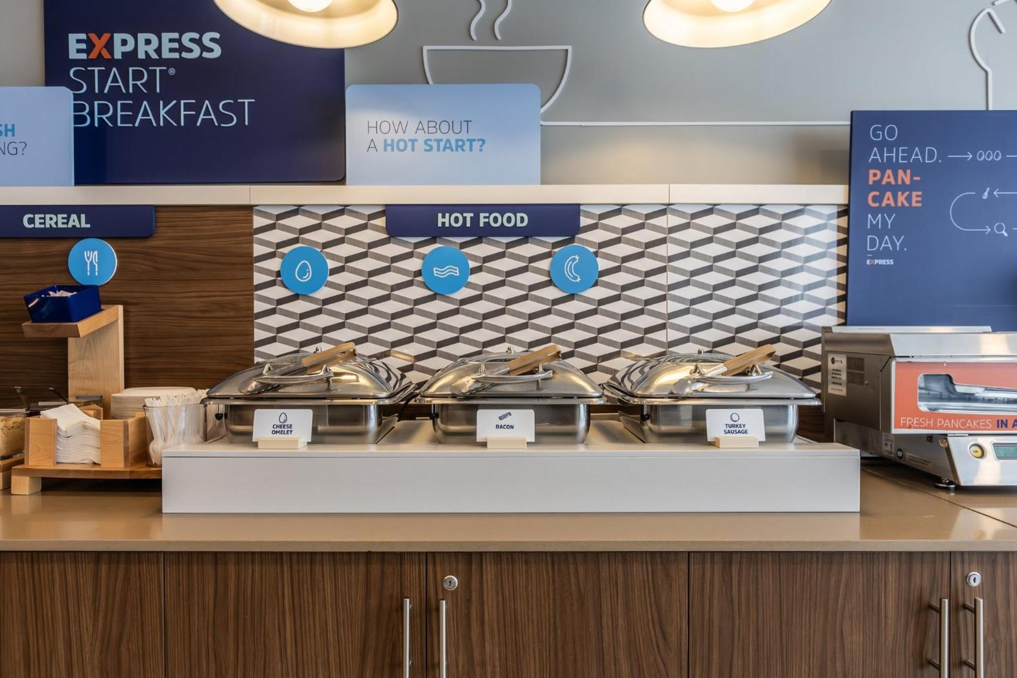 Holiday Inn Express Toronto-North York By Ihg Экстерьер фото
