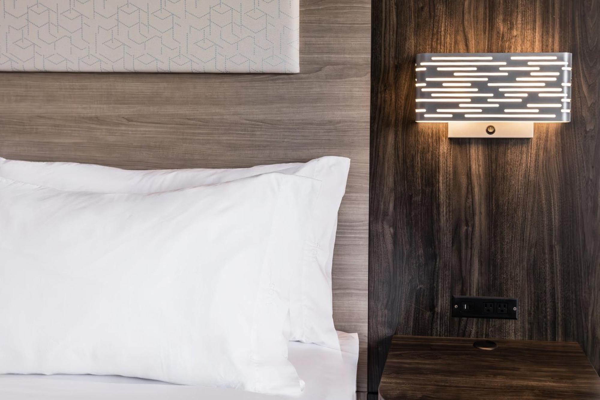 Holiday Inn Express Toronto-North York By Ihg Экстерьер фото