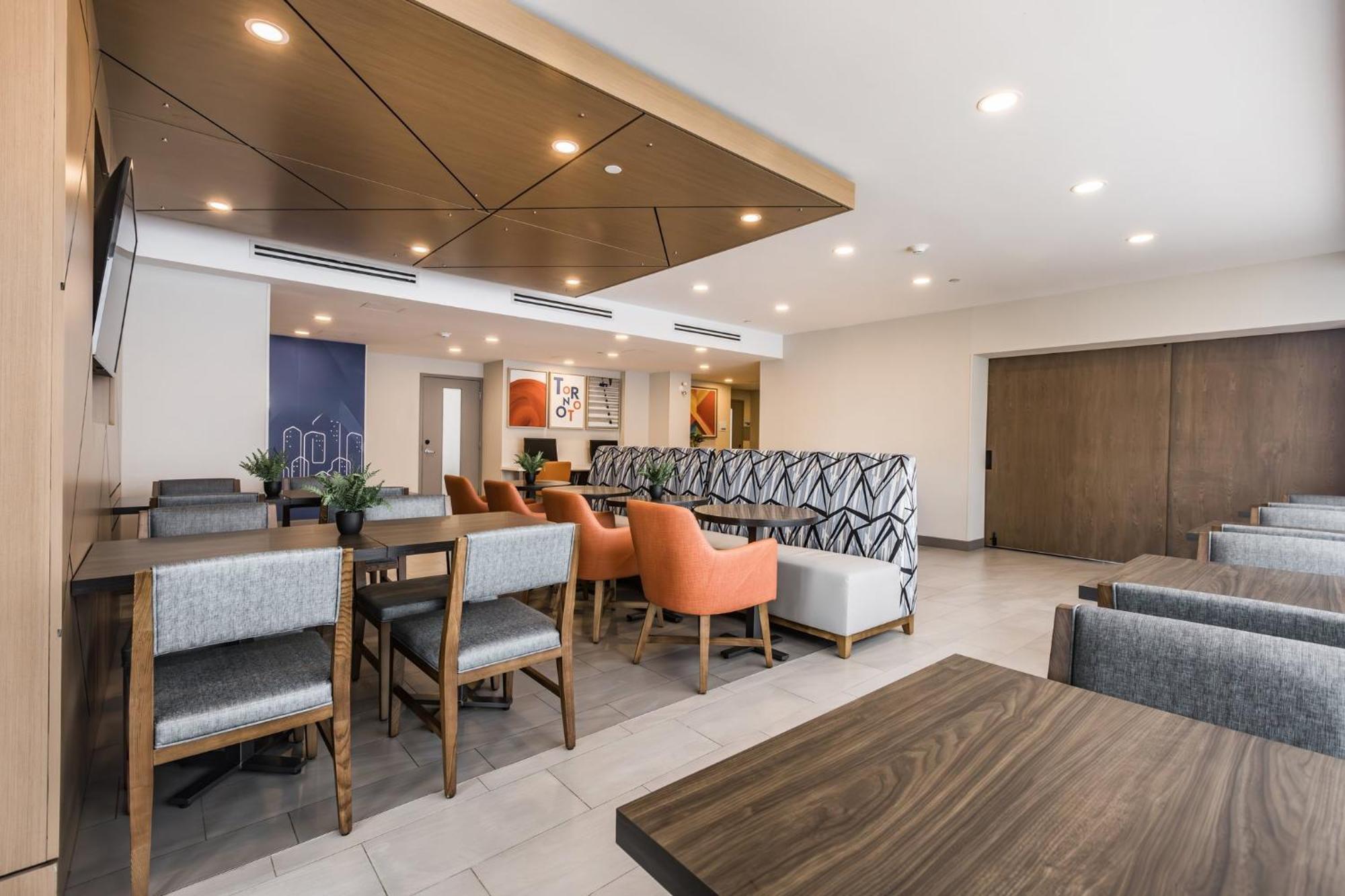 Holiday Inn Express Toronto-North York By Ihg Экстерьер фото