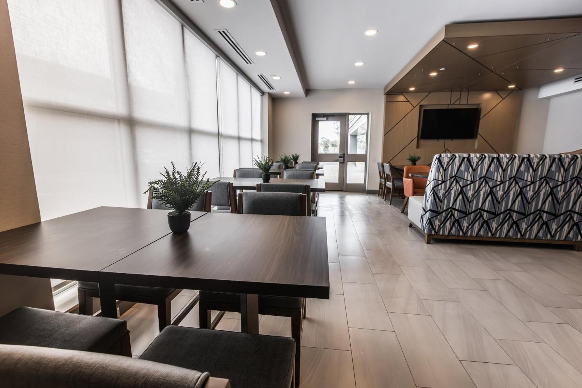 Holiday Inn Express Toronto-North York By Ihg Экстерьер фото
