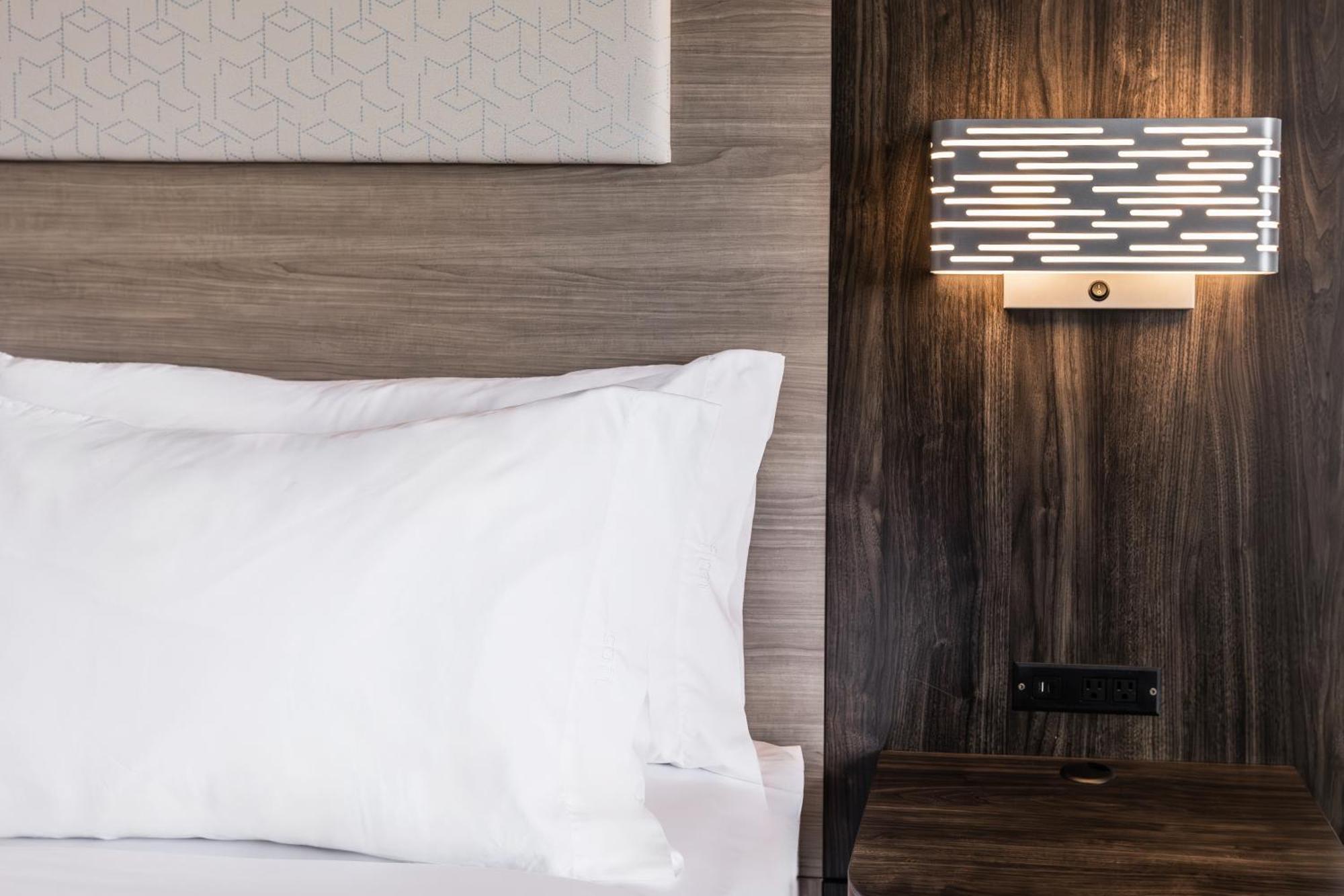 Holiday Inn Express Toronto-North York By Ihg Экстерьер фото