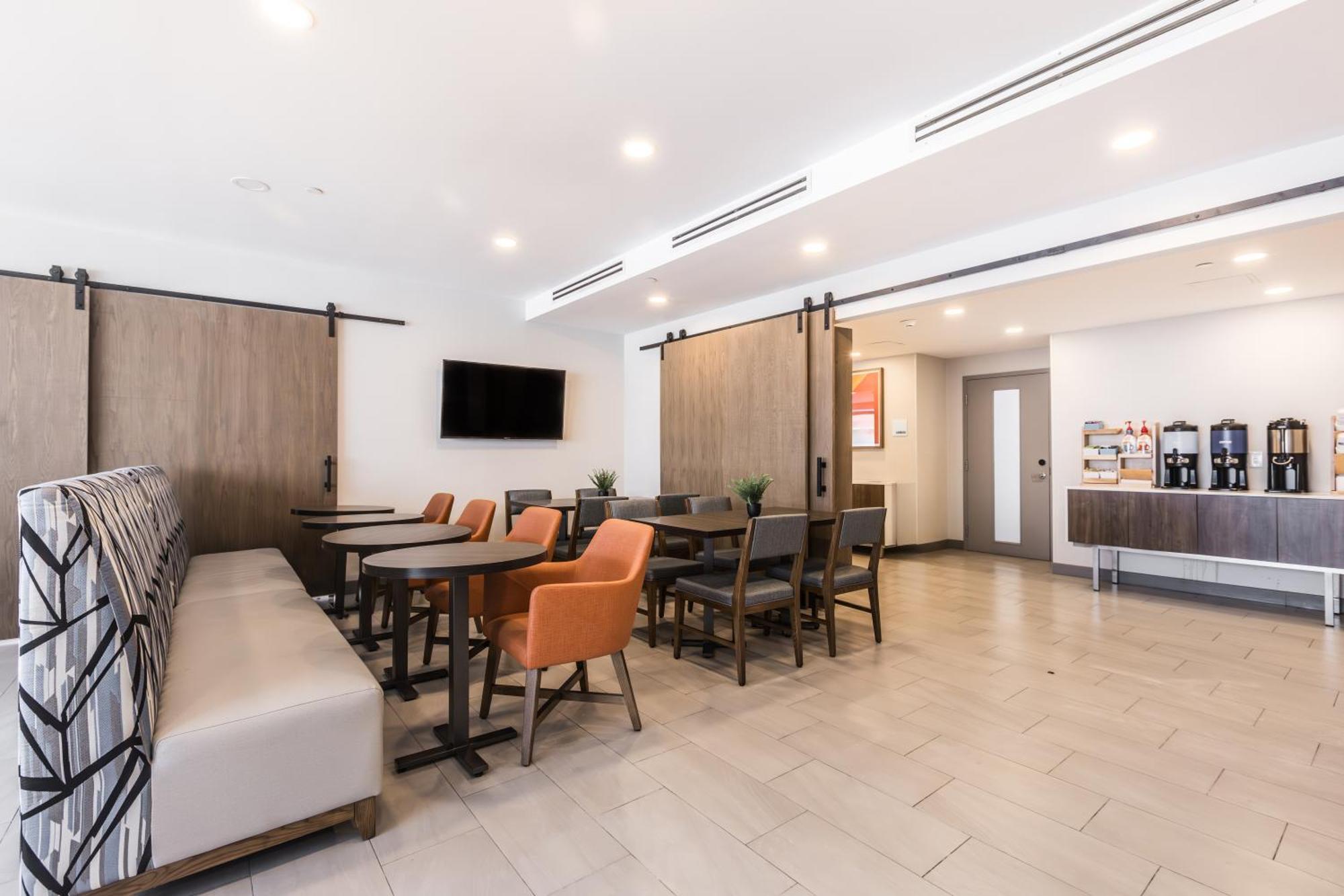 Holiday Inn Express Toronto-North York By Ihg Экстерьер фото